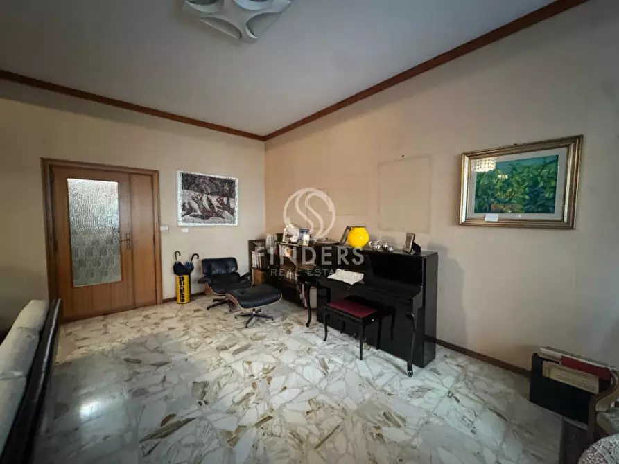 Immagine 4 di Appartamento in vendita  in Via Rausei a Reggio Di Calabria