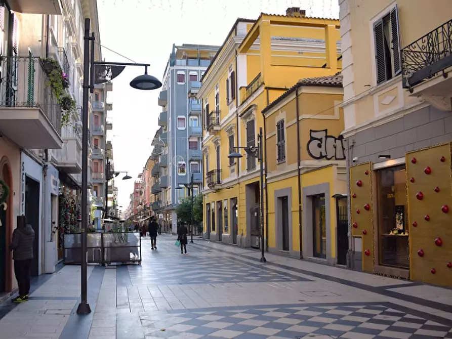 Immagine 1 di Negozio in vendita  in VIA C. BATTISTI a Pescara