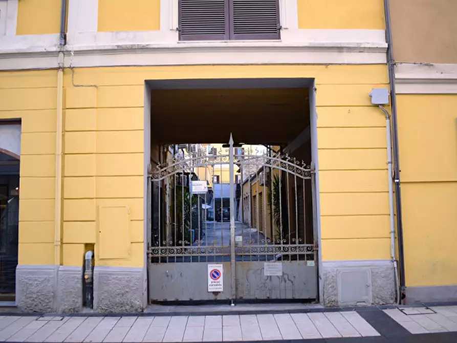 Immagine 2 di Negozio in vendita  in VIA C. BATTISTI a Pescara