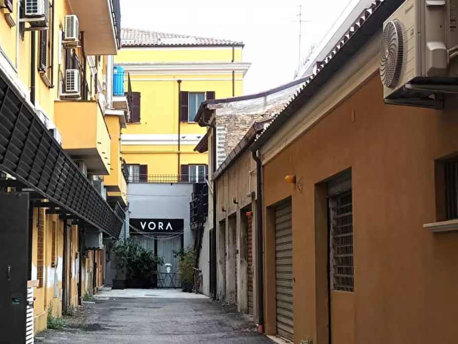 Immagine 6 di Negozio in vendita  in VIA C. BATTISTI a Pescara