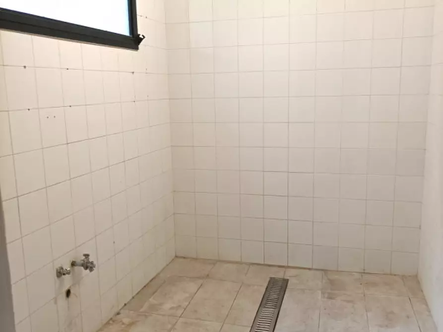 Immagine 11 di Negozio in vendita  in VIA C. BATTISTI a Pescara