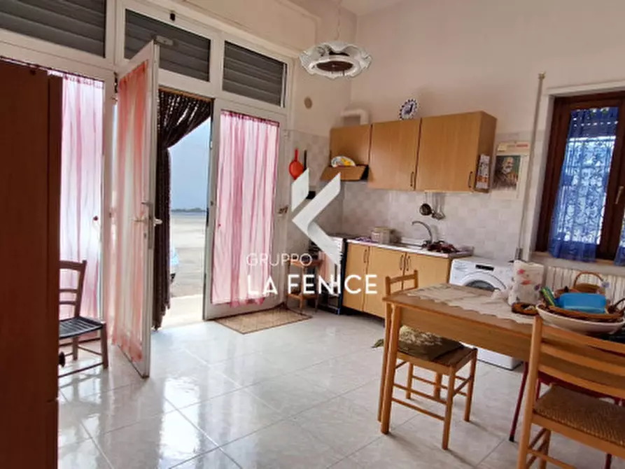 Immagine 14 di Appartamento in vendita  in via Evola a Locorotondo