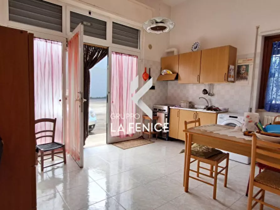 Immagine 15 di Appartamento in vendita  in via Evola a Locorotondo