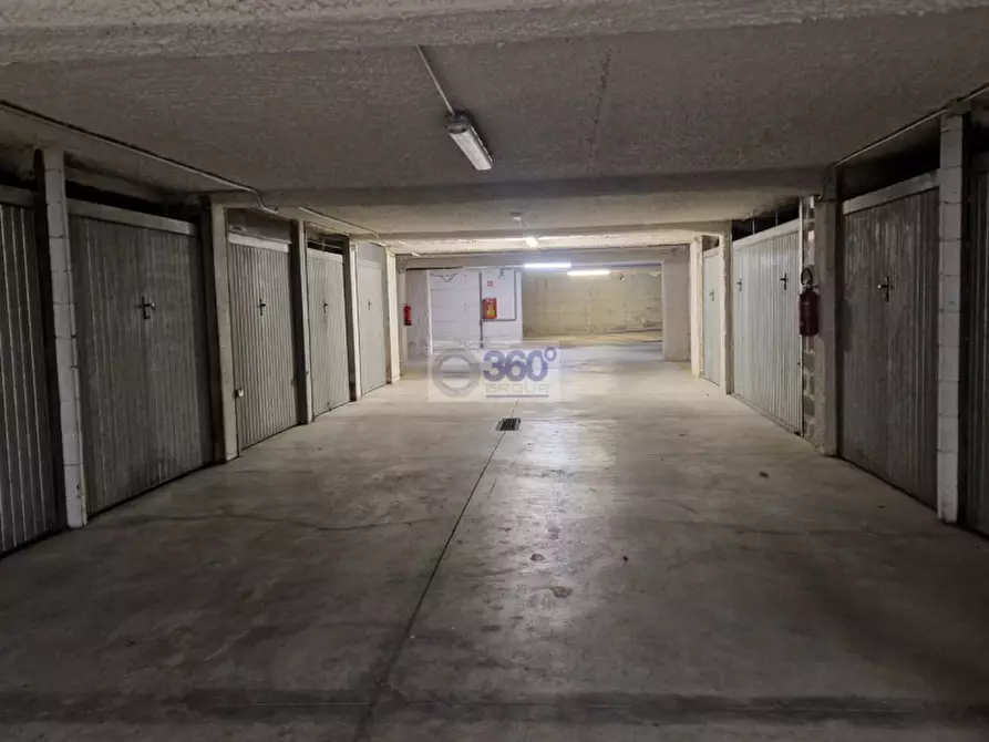 Immagine 1 di Garage in vendita  in Via Guglielmo Marconi a Cellatica