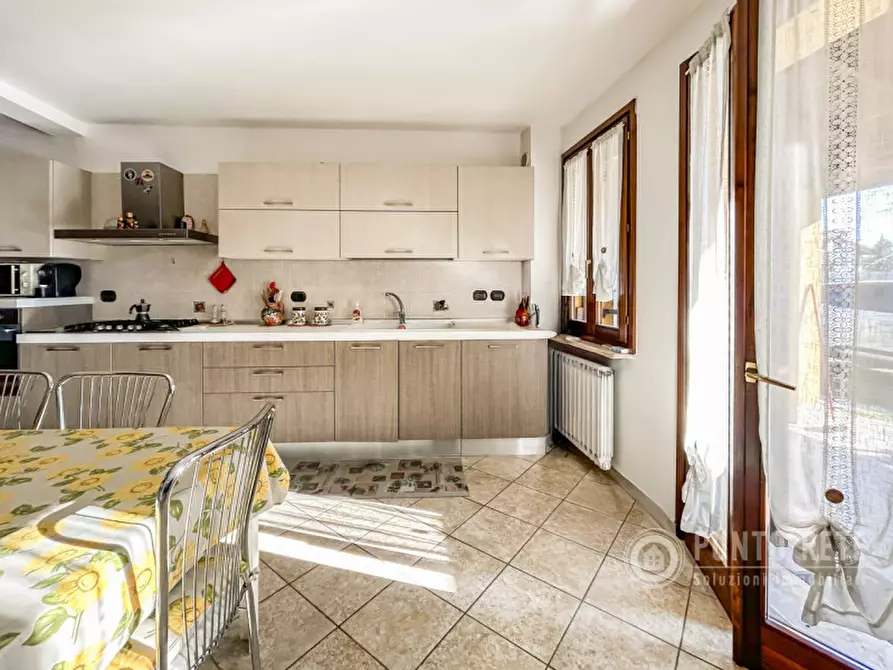 Immagine 10 di Casa bifamiliare in vendita  in Via Ponzilovo a Zevio