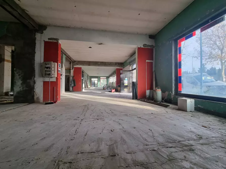 Immagine 1 di Negozio in affitto  in VIA PISTOIESE a Firenze