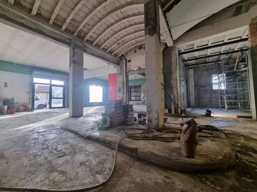 Immagine 5 di Negozio in affitto  in VIA PISTOIESE a Firenze