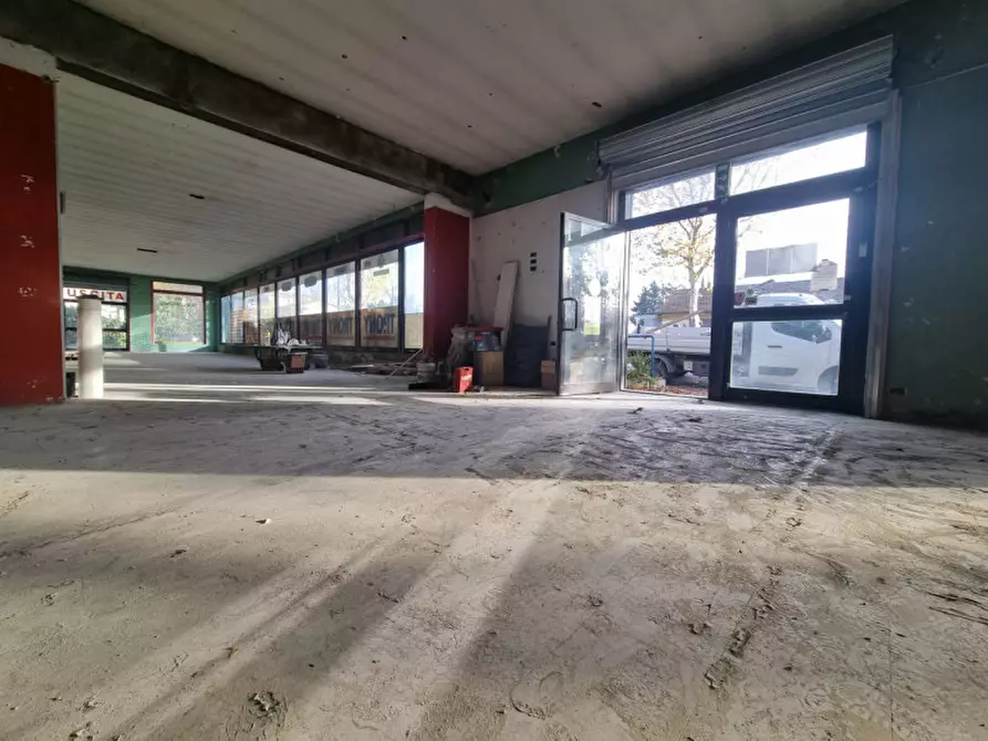 Immagine 8 di Negozio in affitto  in VIA PISTOIESE a Firenze