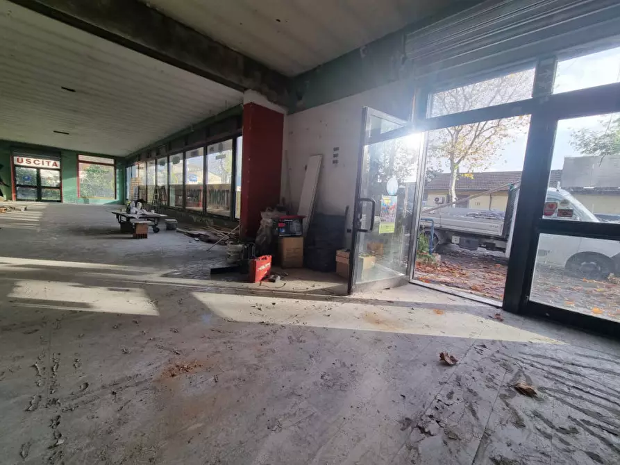 Immagine 9 di Negozio in affitto  in VIA PISTOIESE a Firenze