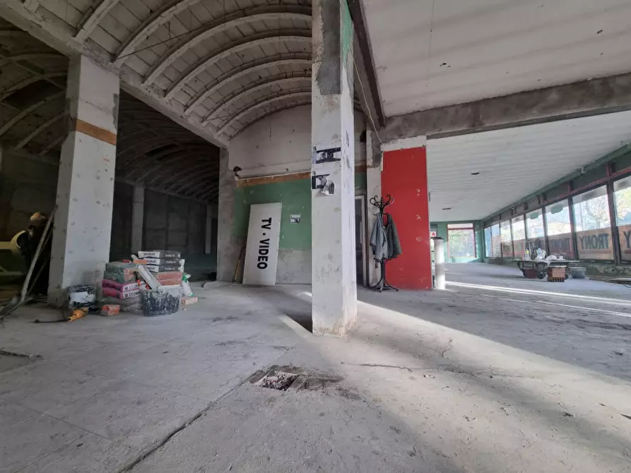 Immagine 12 di Negozio in affitto  in VIA PISTOIESE a Firenze