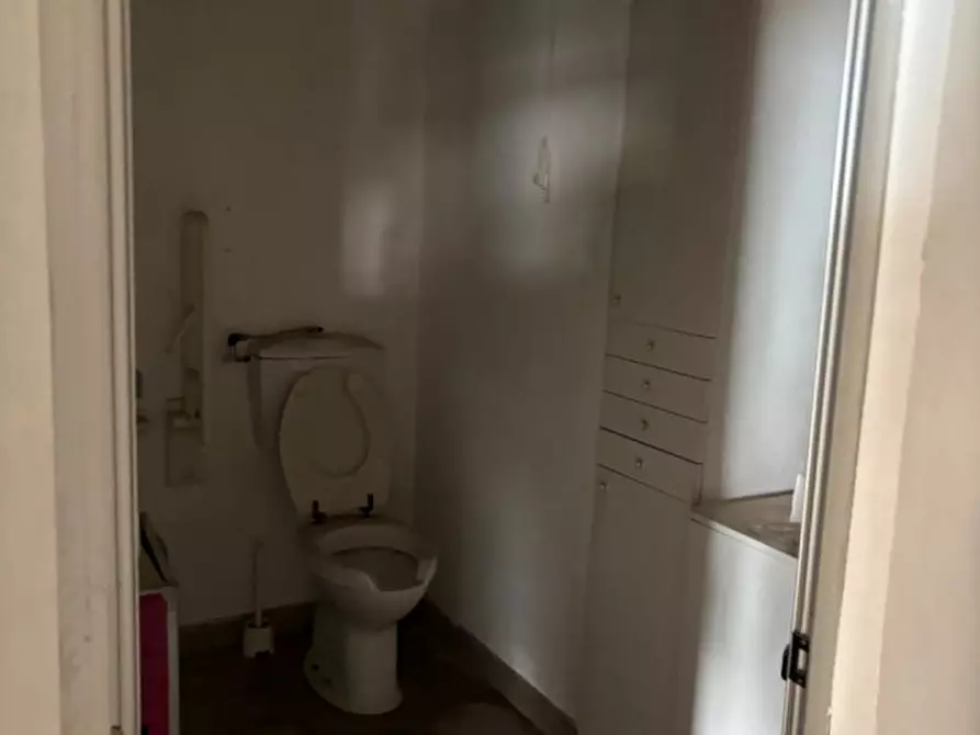 Immagine 13 di Negozio in affitto  in VIA PISTOIESE a Firenze