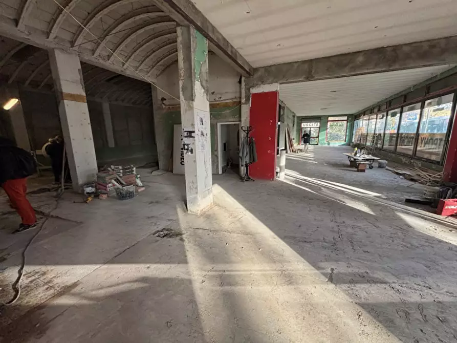 Immagine 15 di Negozio in affitto  in VIA PISTOIESE a Firenze