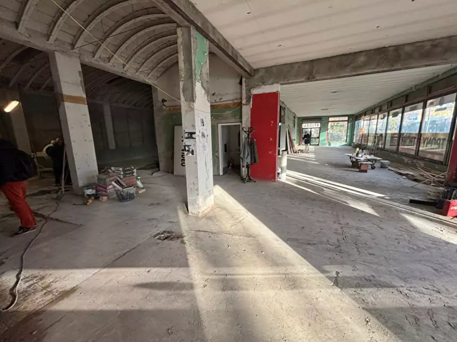 Immagine 16 di Negozio in affitto  in VIA PISTOIESE a Firenze