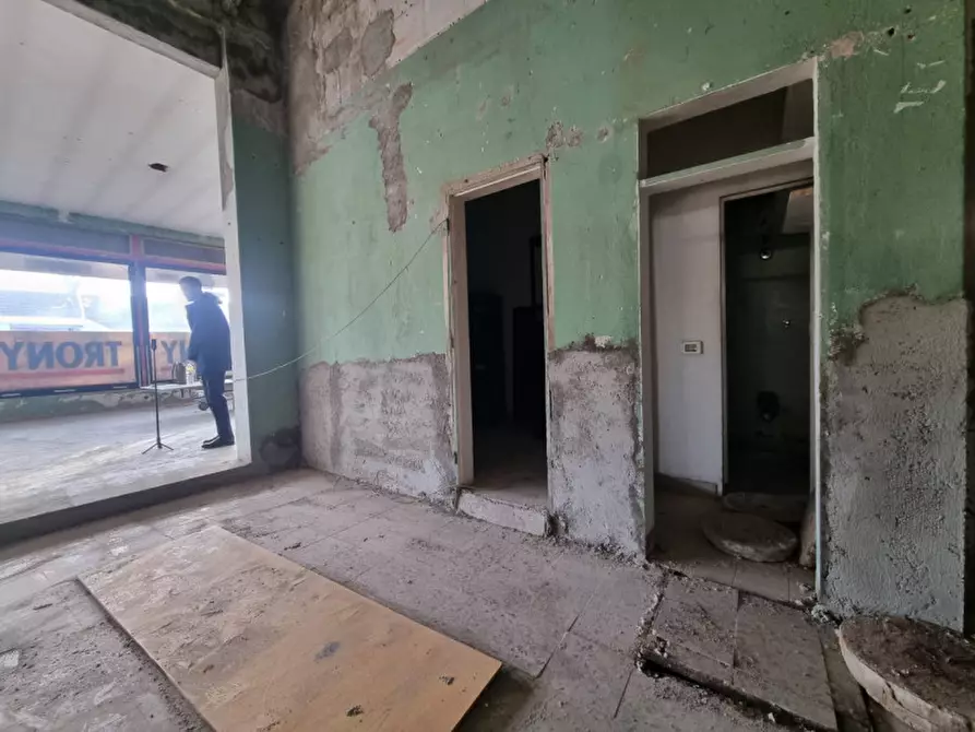 Immagine 22 di Negozio in affitto  in VIA PISTOIESE a Firenze