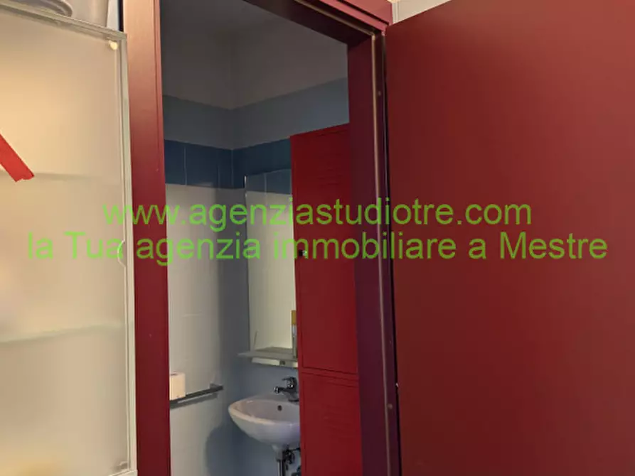 Immagine 13 di Ufficio in vendita  in Via Banchina dell'Azoto a Venezia