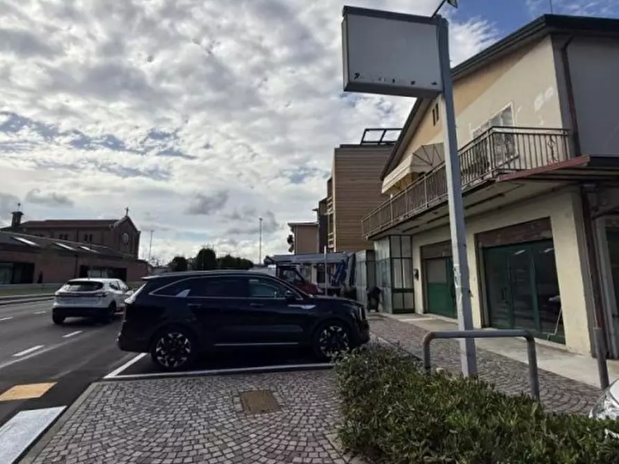 Immagine 2 di Negozio in vendita  in Via Noventana a Noventa Padovana