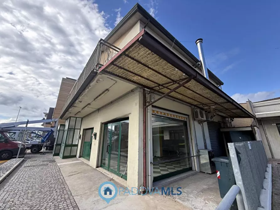 Immagine 3 di Negozio in vendita  in Via Noventana a Noventa Padovana