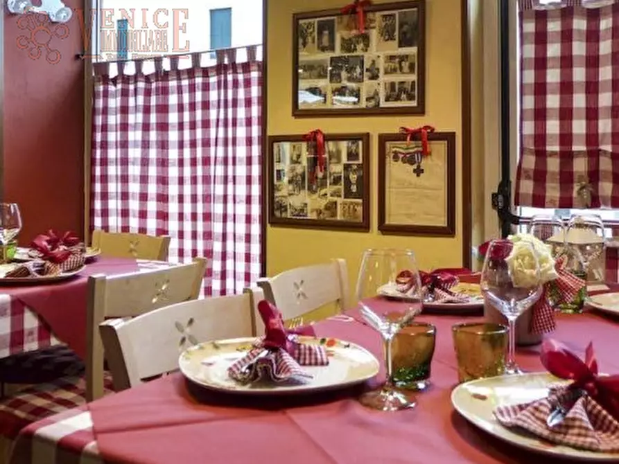 Immagine 3 di Attività commerciale in vendita  a Venezia