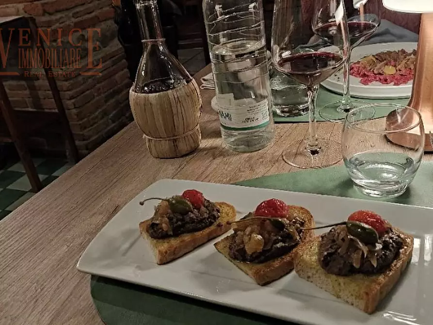 Immagine 3 di Attività commerciale in vendita  a Venezia