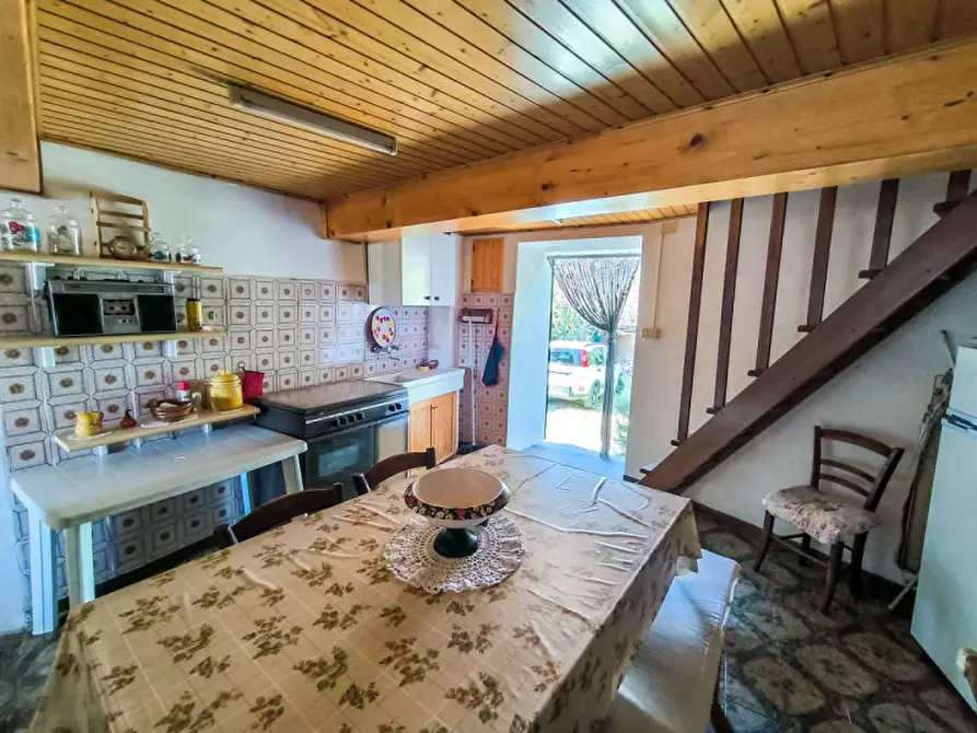 Immagine 5 di Appartamento in vendita  in Cavoleto a Piandimeleto