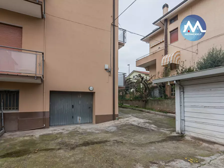 Immagine 27 di Appartamento in vendita  a Pesaro