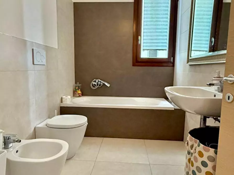 Immagine 17 di Appartamento in vendita  in Piazza Don Giuseppe Diana n.7 a Parma