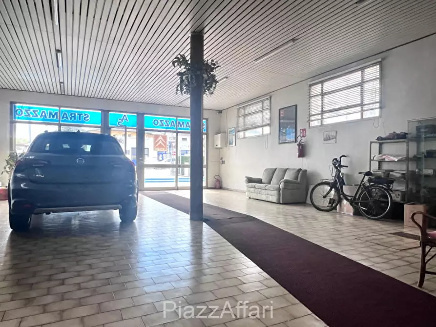 Immagine 4 di Negozio in vendita  in Piove di Sacco Via Carrarese a Piove Di Sacco