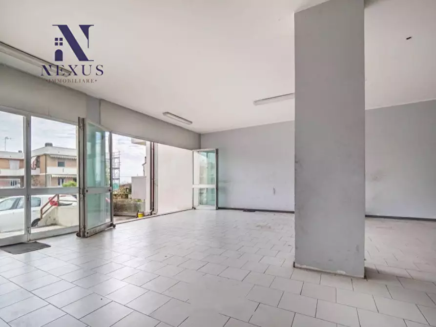 Immagine 1 di Negozio in affitto  in Viale Romagna 141 a Fano