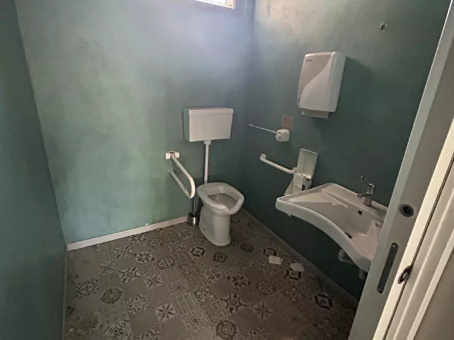 Immagine 9 di Negozio in affitto  in Via Luigi Lagrange a Padova