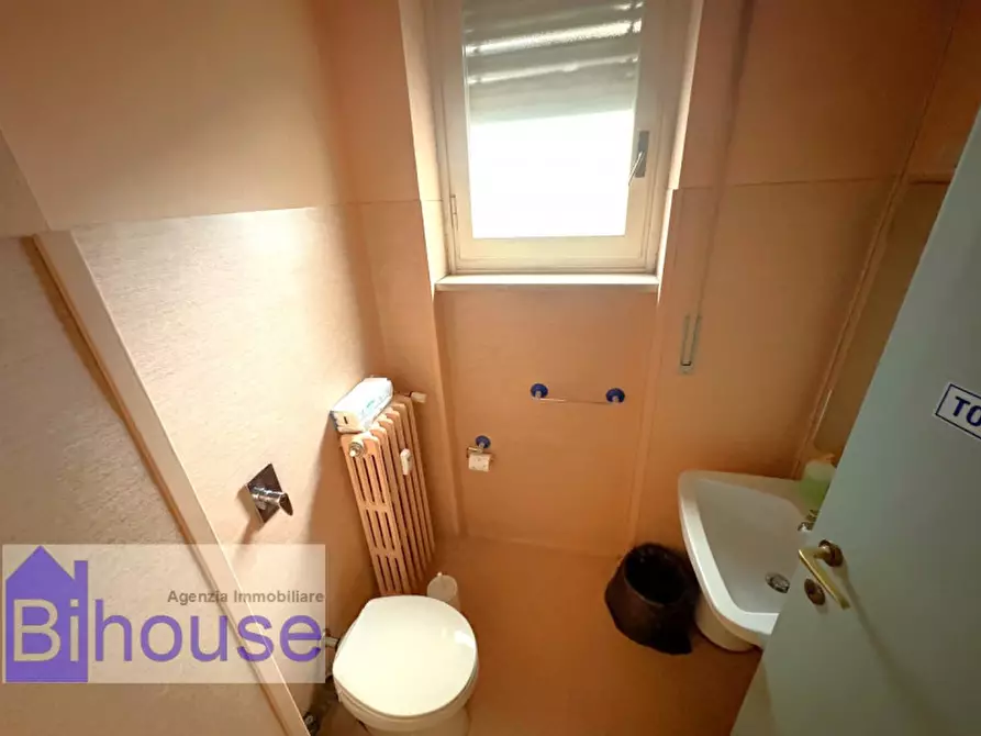 Immagine 10 di Ufficio in vendita  in via trento 51 a Biella