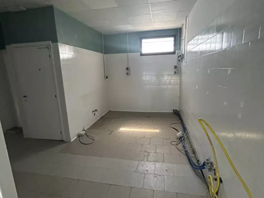 Immagine 4 di Attività commerciale in affitto  in Via Luigi Lagrange a Padova