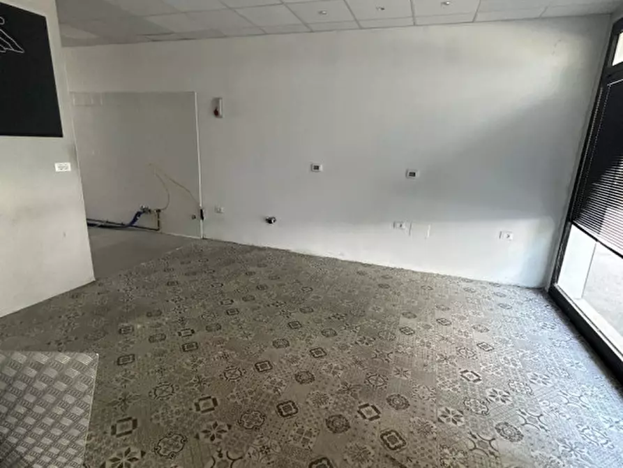 Immagine 8 di Attività commerciale in affitto  in Via Luigi Lagrange a Padova