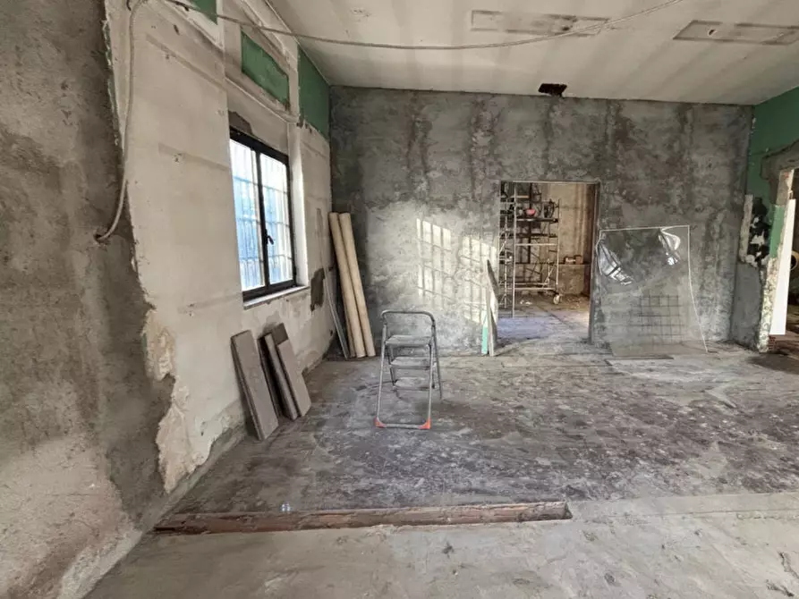 Immagine 17 di Negozio in vendita  in VIA PISTOIESE a Firenze