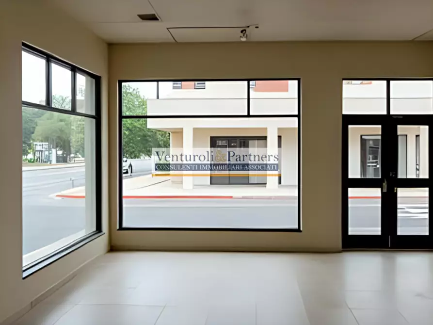 Immagine 2 di Negozio in vendita  in Via Alessandro Manzoni a Mazzano