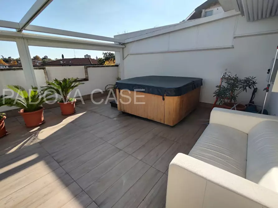 Immagine 1 di Attico in vendita  a Padova