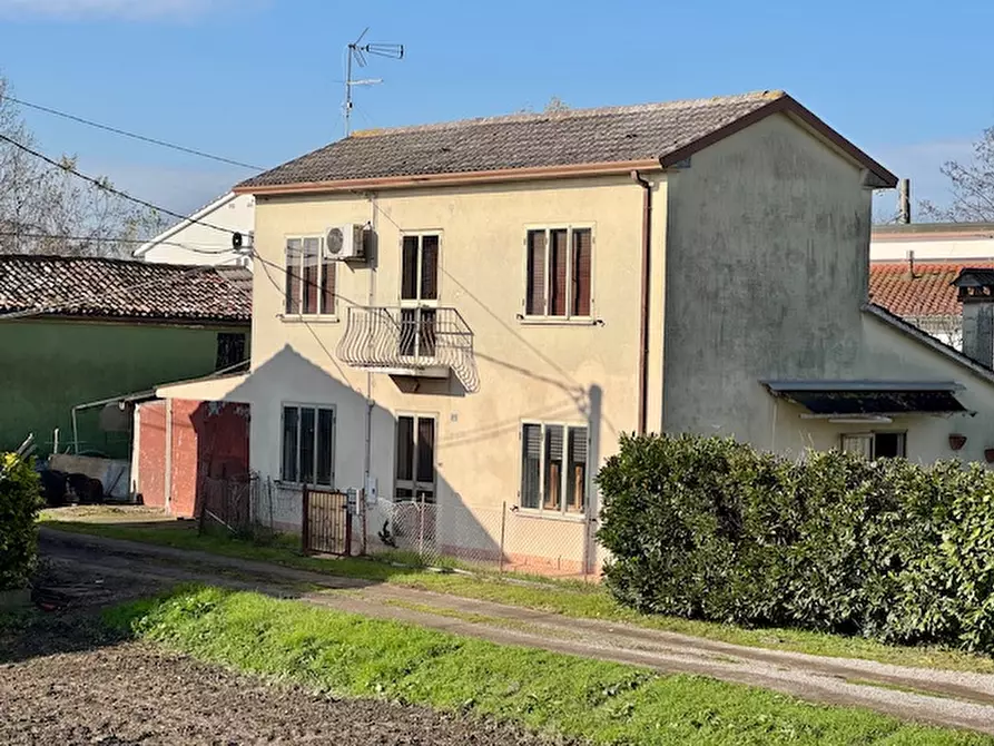 Immagine 1 di Casa indipendente in vendita  a Giacciano Con Baruchella