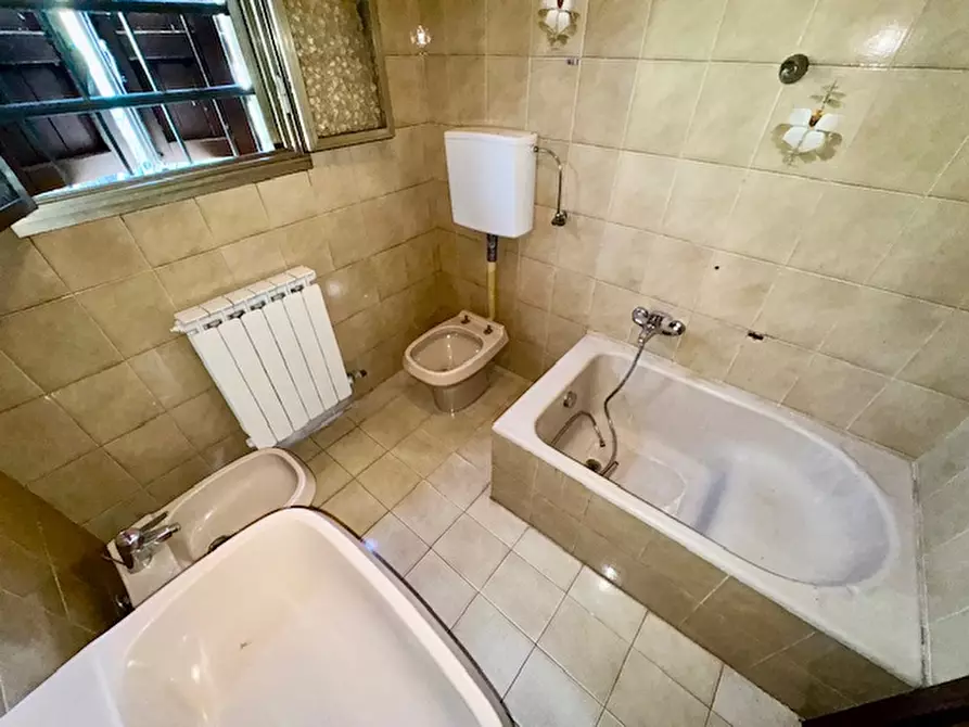 Immagine 11 di Casa indipendente in vendita  a Giacciano Con Baruchella