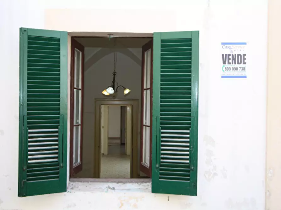 Immagine 1 di Palazzo in vendita  in Via Gaetano Vinci a Parabita