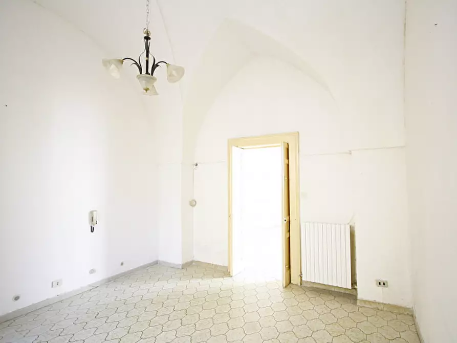 Immagine 4 di Palazzo in vendita  in Via Gaetano Vinci a Parabita