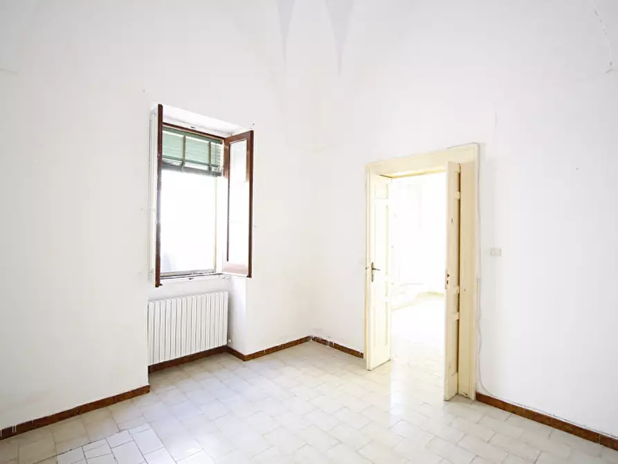 Immagine 7 di Palazzo in vendita  in Via Gaetano Vinci a Parabita