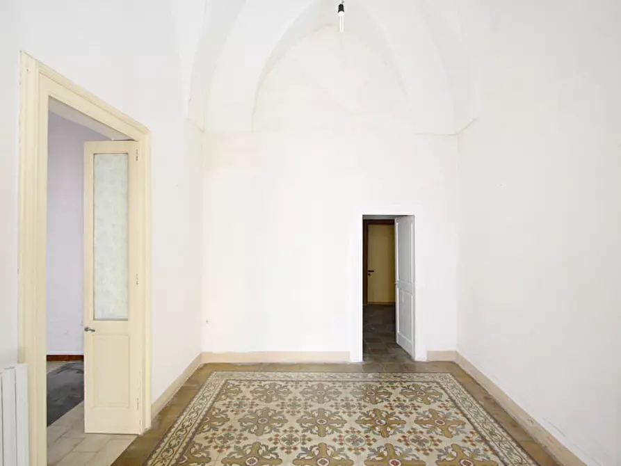 Immagine 7 di Palazzo in vendita  in Via Gaetano Vinci a Parabita