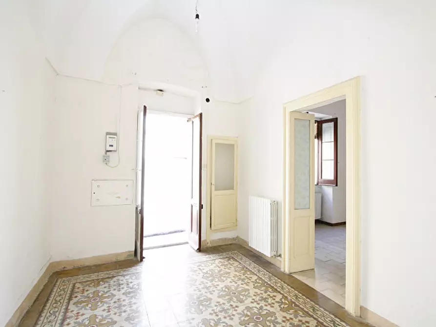 Immagine 8 di Palazzo in vendita  in Via Gaetano Vinci a Parabita