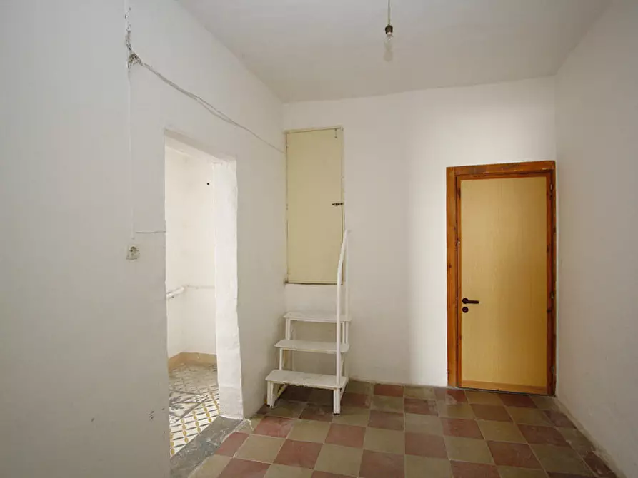 Immagine 10 di Palazzo in vendita  in Via Gaetano Vinci a Parabita