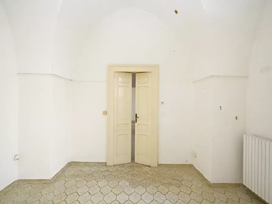 Immagine 14 di Palazzo in vendita  in Via Gaetano Vinci a Parabita