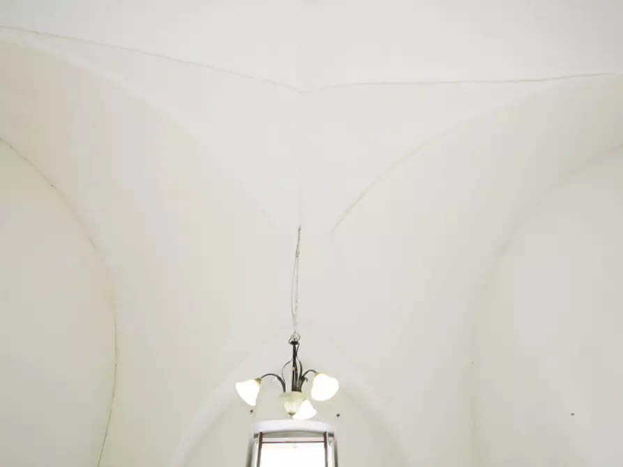 Immagine 20 di Palazzo in vendita  in Via Gaetano Vinci a Parabita