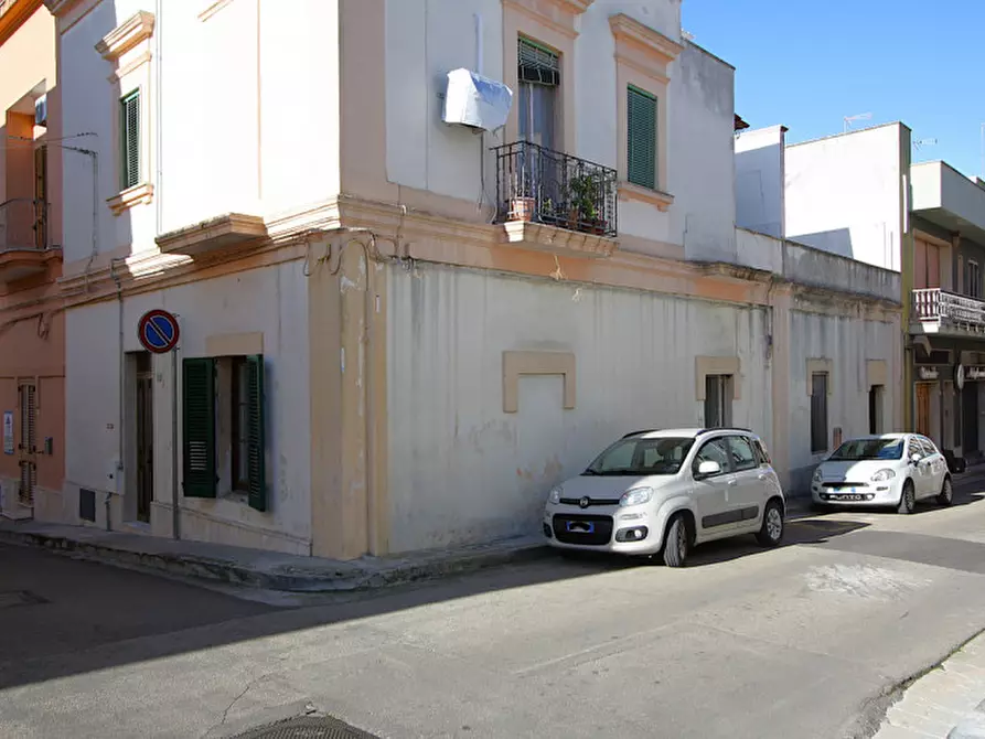 Immagine 22 di Palazzo in vendita  in Via Gaetano Vinci a Parabita