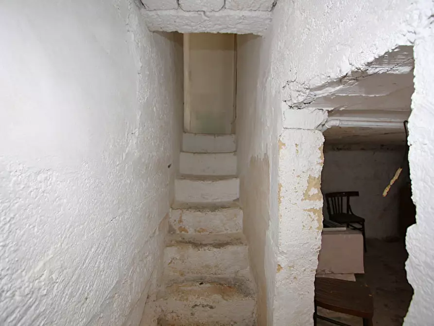 Immagine 24 di Palazzo in vendita  in Via Gaetano Vinci a Parabita