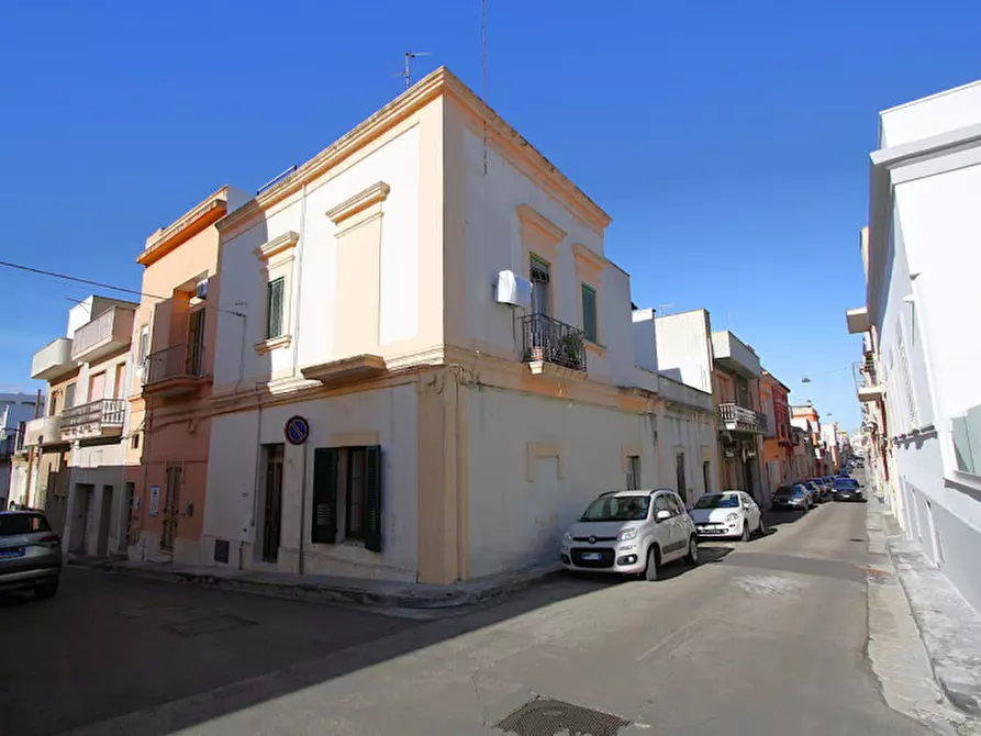 Immagine 26 di Palazzo in vendita  in Via Gaetano Vinci a Parabita