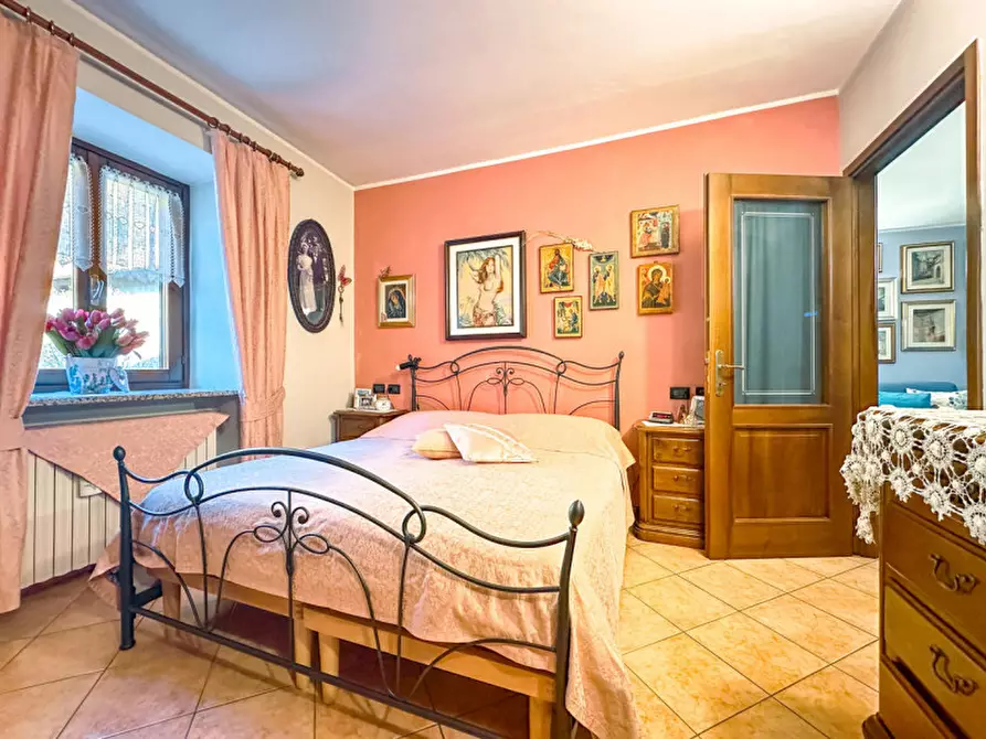 Immagine 10 di Villetta a schiera in vendita  in FRAZIONE VANZONE 57 a Borgosesia