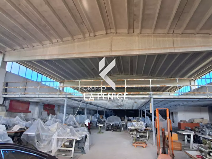 Immagine 29 di Capannone industriale in vendita  in contrada Coreggia a Alberobello